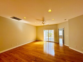 1651 Honeybee Ln in Wilmington, NC - Foto de edificio - Building Photo