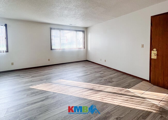 945 Boston Way in Coralville, IA - Building Photo - Building Photo