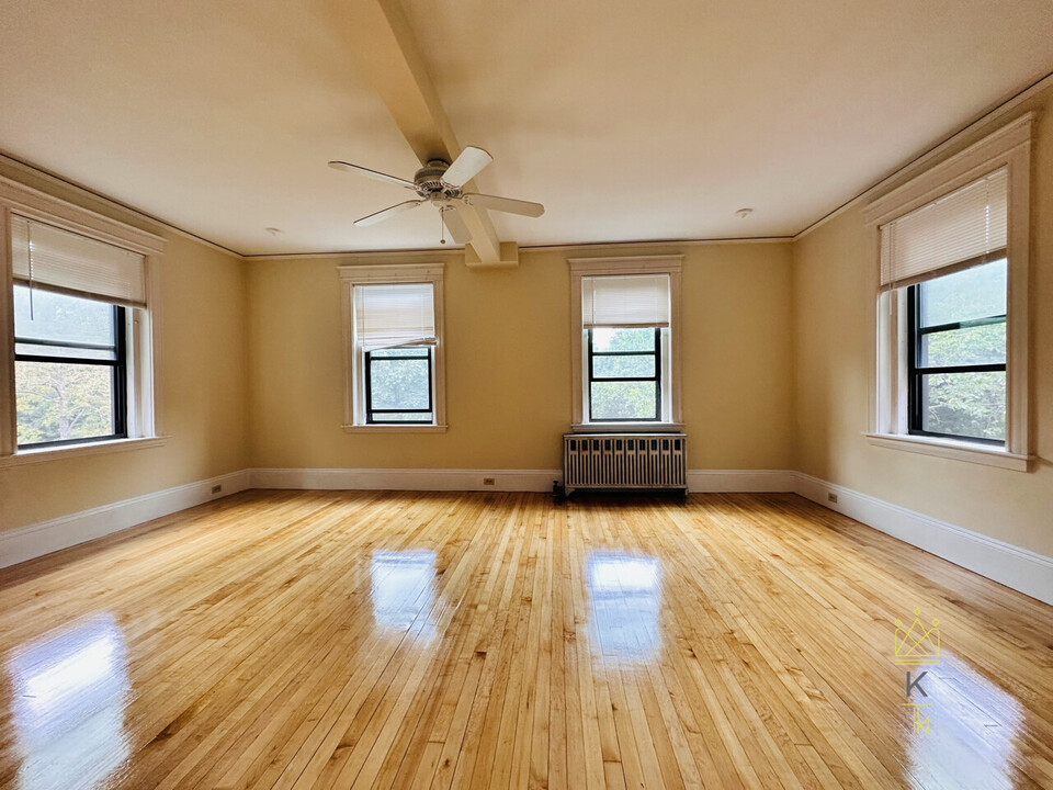 1100 Beacon St, Unit #3B in Brookline, MA - Building Photo