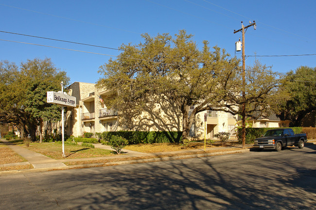 307 W Mistletoe in San Antonio, TX - Foto de edificio - Building Photo