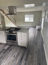 2404 Curtis Ave, Unit 2 in Redondo Beach, CA - Foto de edificio - Building Photo