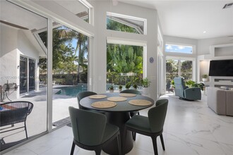 3719 Oak Ridge Cir in Weston, FL - Building Photo - Building Photo
