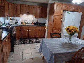 14 Hastings St, Unit 1 in Marlborough, MA - Foto de edificio - Building Photo