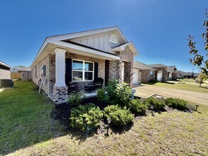 4656 Honor Guard Wy in Crestview, FL - Building Photo - Building Photo