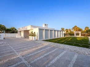 7647 Sanderling Rd in Sarasota, FL - Building Photo - Building Photo