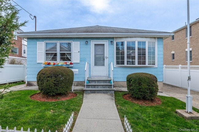 property at 10 Pell Pl