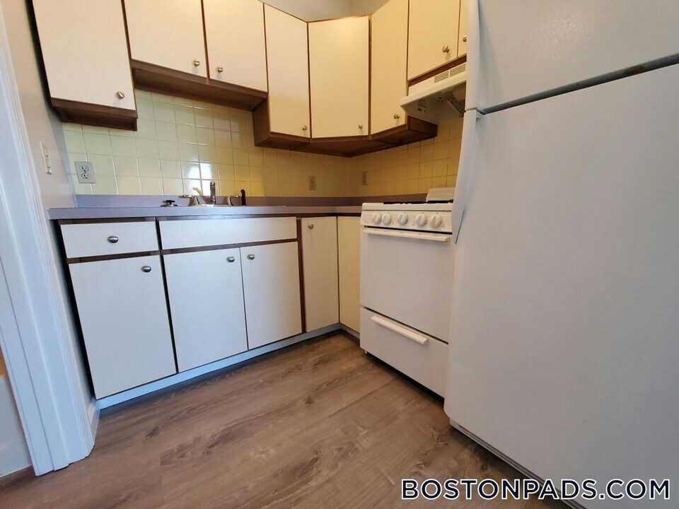 543 Middle St in Fall River, MA - Building Photo