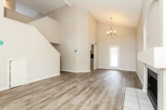 7841 W McRae Way in Glendale, AZ - Foto de edificio - Building Photo