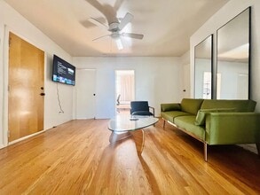 Furnished room/NOT APARTMENT in Queens, NY - Foto de edificio - Building Photo
