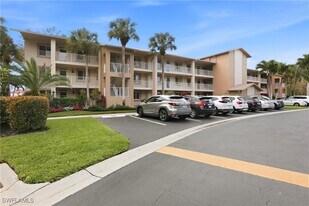 7300 Glenmoor Ln in Naples, FL - Building Photo