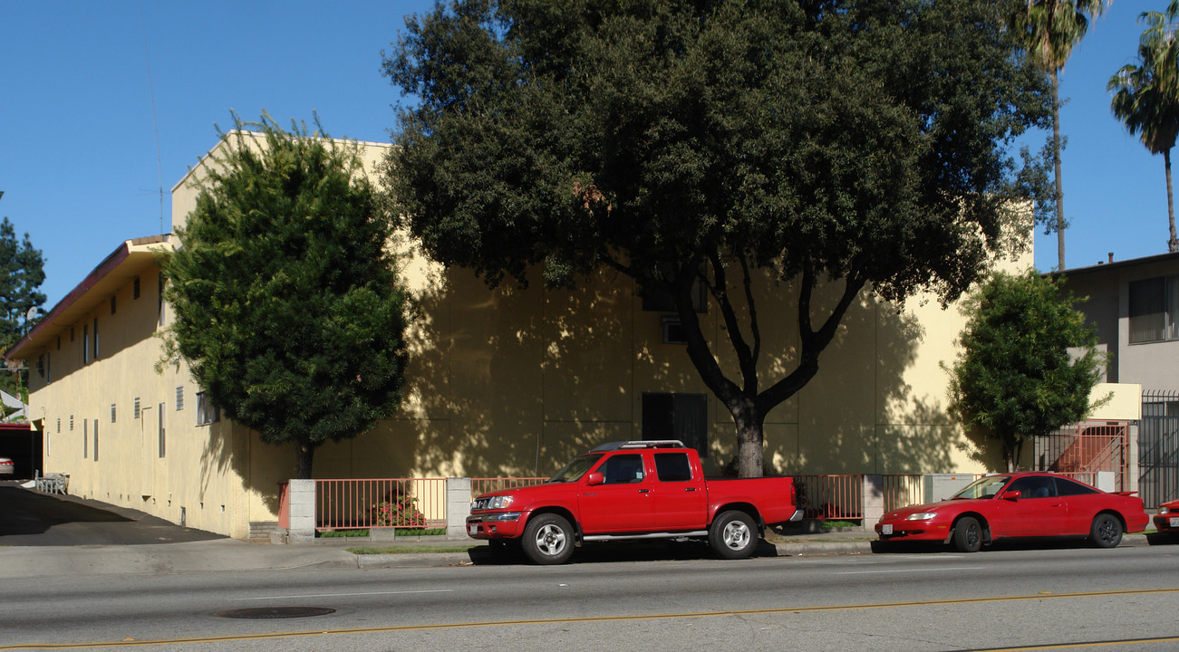 409 N Los Robles Ave in Pasadena, CA - Building Photo