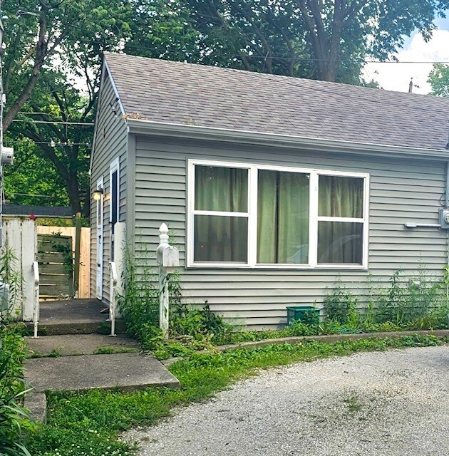 property at 1001 E Washington St