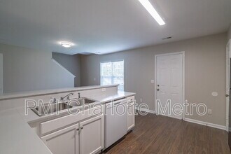 1525 Crandon Dr in Charlotte, NC - Building Photo - Building Photo