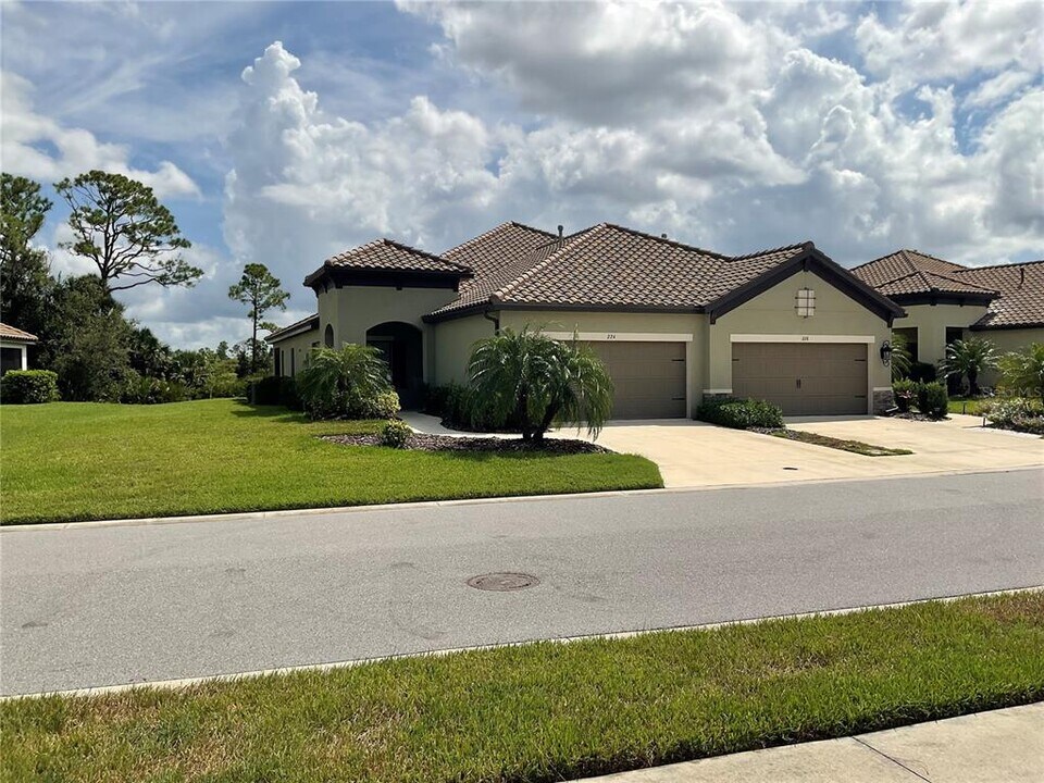 224 Sarezzo Cir in Nokomis, FL - Building Photo