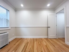 246-17 Union Tpke in Jamaica, NY - Building Photo - Building Photo