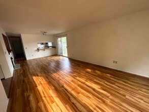 2815 E Section St in Mount Vernon, WA - Foto de edificio - Building Photo