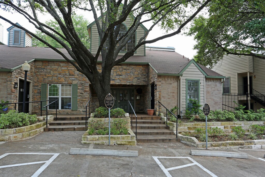 Magnolia Court Apartments in Austin, TX