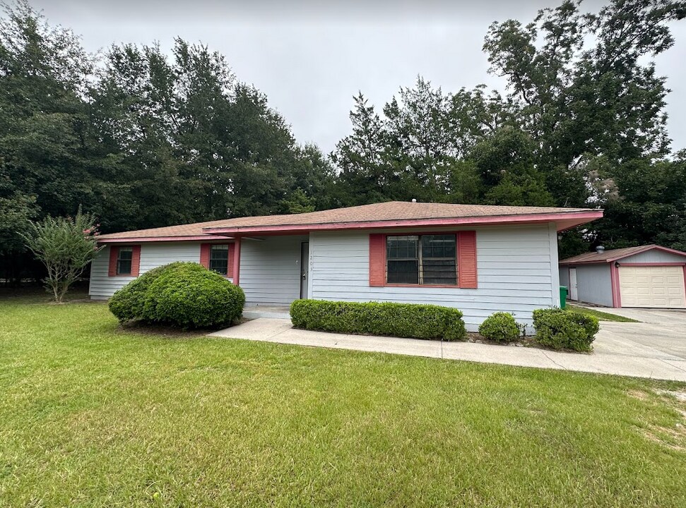 1203 Barack Obama Blvd in Valdosta, GA - Building Photo
