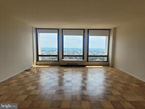 210 Locust St in Philadelphia, PA - Building Photo - Building Photo