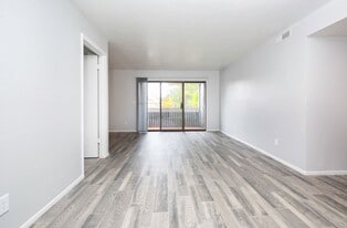 Fox Creek in Layton, UT - Building Photo