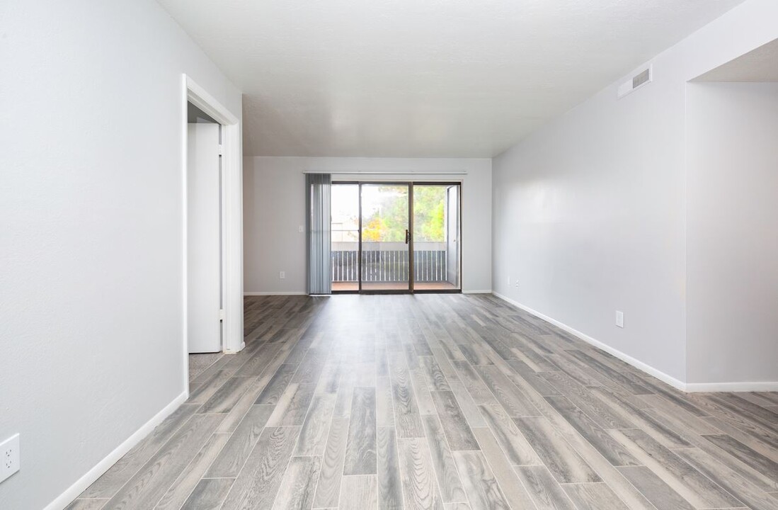 Fox Creek in Layton, UT - Foto de edificio