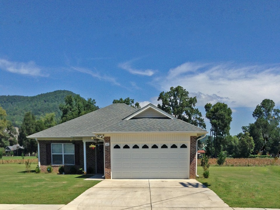 Jordan Landing in South Pittsburg, TN - Foto de edificio