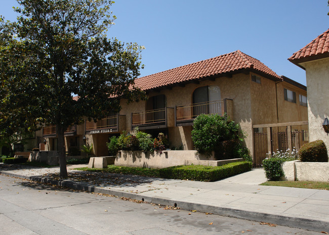 Jordan Villa I in Canoga Park, CA - Foto de edificio - Building Photo