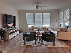 266 Sugar Cane Rd in Buda, TX - Foto de edificio - Building Photo