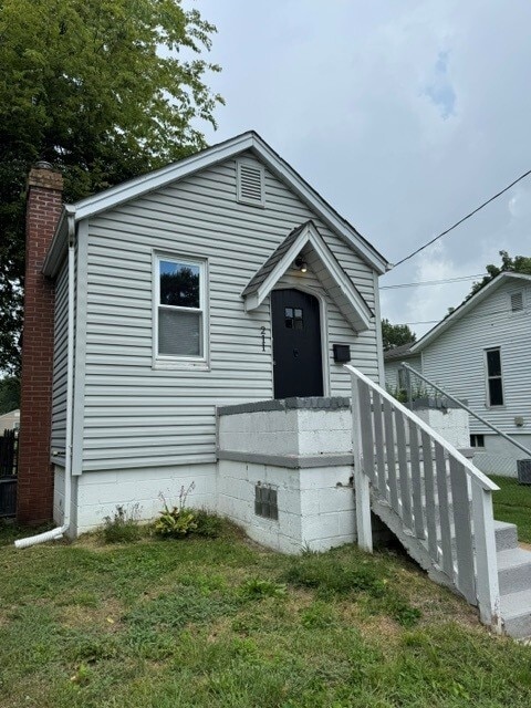 property at 211 W Arlee Ave
