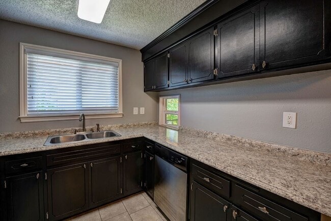 Riverview Condominiums in Redding, CA - Building Photo - Building Photo