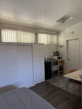 9918 Mollyknoll Ave in Whittier, CA - Foto de edificio - Building Photo