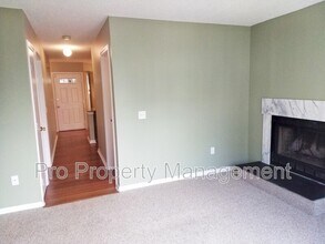 167 Old Foxon Rd in New Haven, CT - Building Photo - Building Photo
