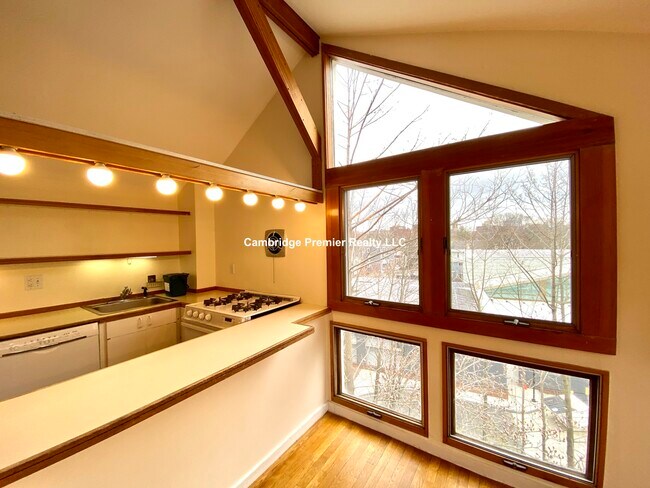 90 Putnam Ave, Unit 4 in Cambridge, MA - Building Photo - Building Photo