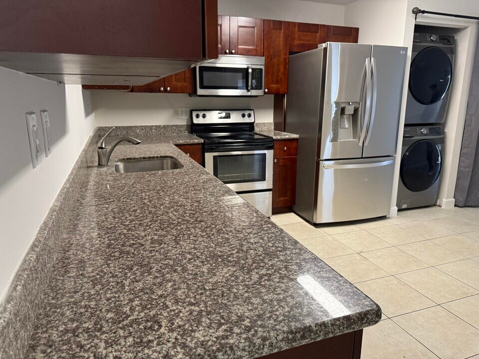 1372 Birkdale Dr in Wellington, FL - Building Photo