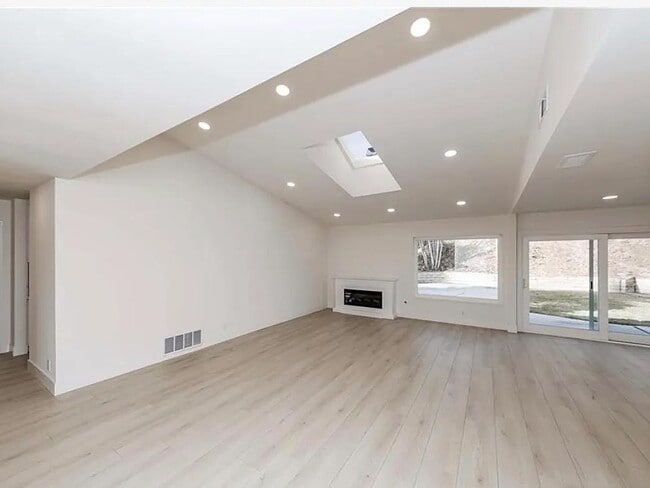 2217 Camino Del Sol in Fullerton, CA - Building Photo - Building Photo