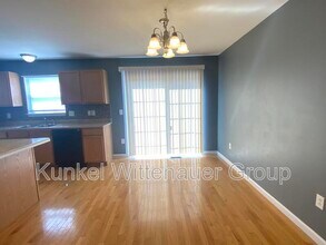 2437 Larchmont Dr in Belleville, IL - Building Photo - Building Photo