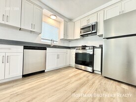 11922 Burbank Blvd, Unit 18 in Los Angeles, CA - Building Photo