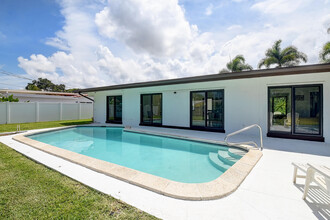 64 SW 9th Ave in Boca Raton, FL - Building Photo - Building Photo