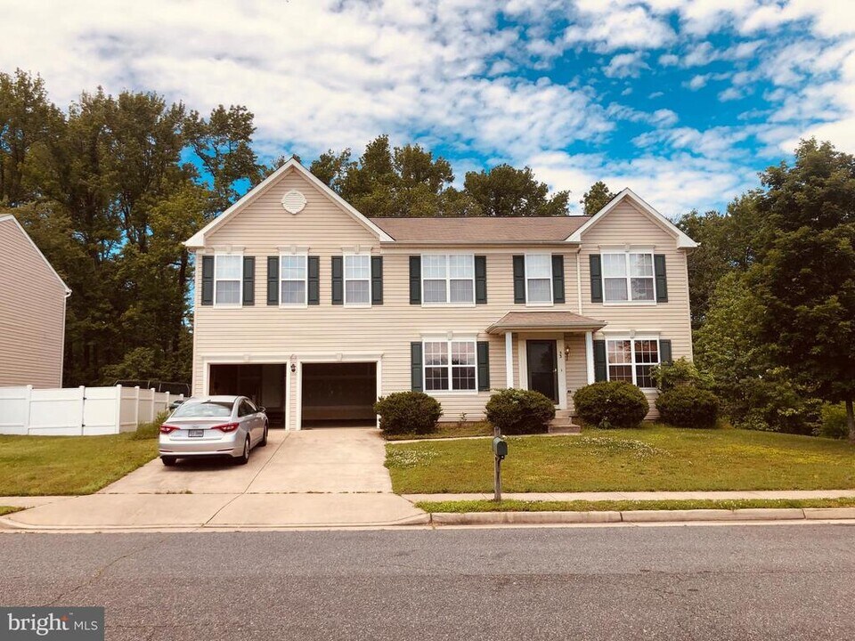 33 Glen Oak Rd in Fredericksburg, VA - Building Photo