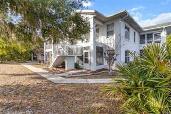 property at 919 SE Mayo Dr