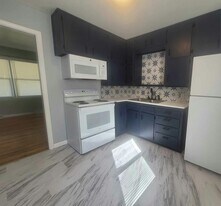5735 E Skinner St in Wichita, KS - Building Photo