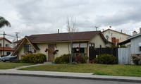 4241 Green Ave in Los Alamitos, CA - Foto de edificio - Building Photo