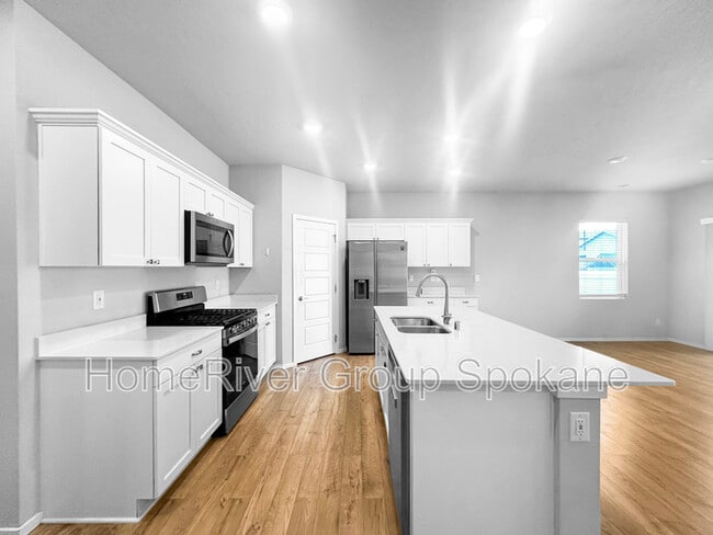 property at 5820 W Yorktown Ln