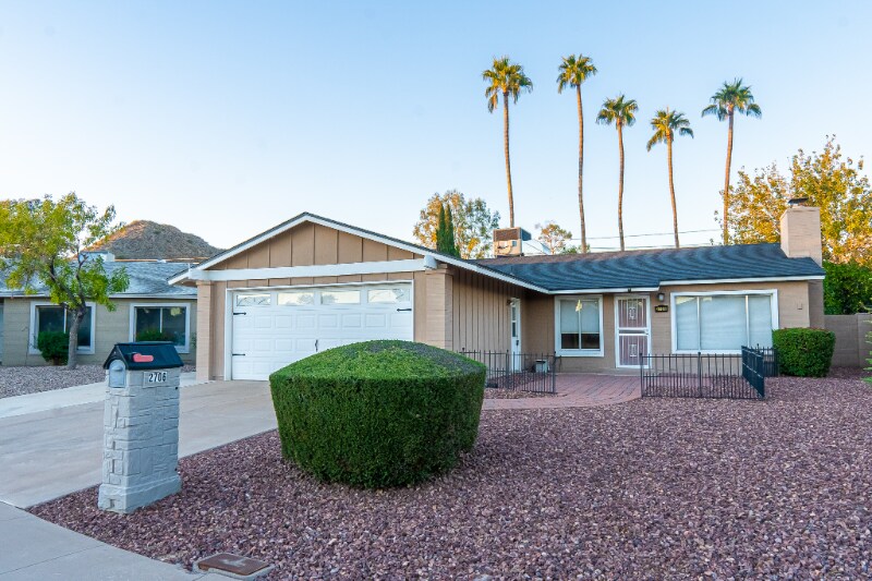2706 E Dahlia Dr in Phoenix, AZ - Foto de edificio