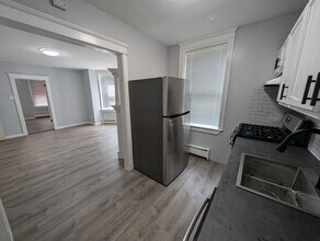 1117 W Main St, Unit Apt A in Norristown, PA - Building Photo - Building Photo