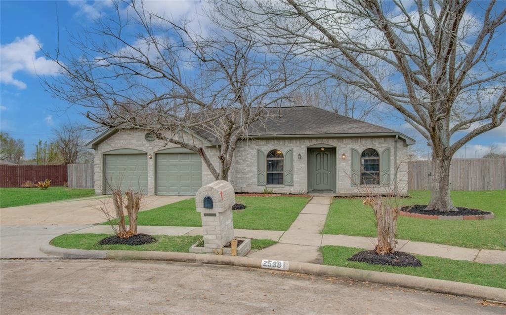 2538 Knights Cir in Stafford, TX - Building Photo