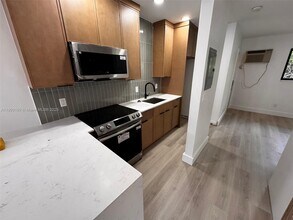 115 Salamanca Ave in Coral Gables, FL - Building Photo - Building Photo