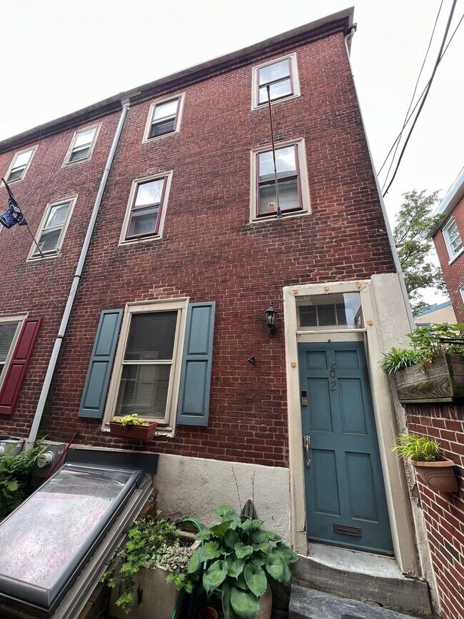 property at 502 S Hancock St
