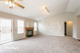 10290 Stillwell Dr in Avon, IN - Foto de edificio - Building Photo