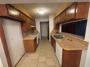 102 Chickasaw Ln in Yukon, OK - Foto de edificio - Building Photo